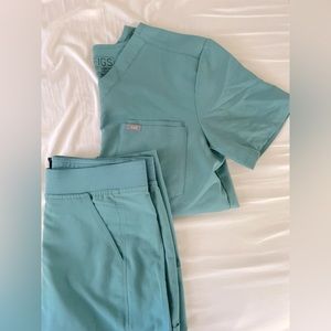 FIGS- Surgical Scrubs Mens Medium Set (Surgical Green)